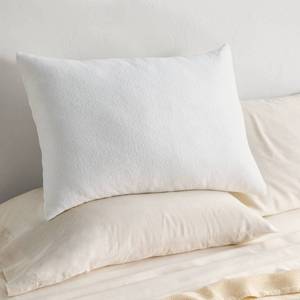lot 1079 image: StandardQueen MediumFirm Memory Foam & Down Alternative Firm Bed Pillow - Casaluna - Retail $35