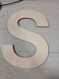 lot 41949 image: Large Wooden Letter S Wall Decor - Retail $8