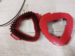 lot 41952 image: Red Scrub Brush Set Of 2 - Retail $25