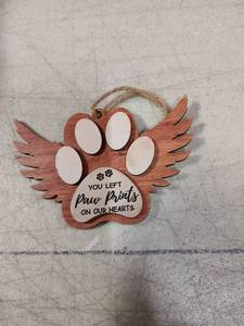 lot 41963 image: Pet Memorial Wood Ornament with Angel Wings - Retail $8