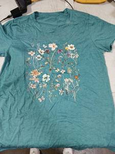 lot 41965 image: Teal Floral Print T-Shirt Size Medium - Retail $8