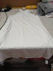 lot 42003 image: White Sleevless Collared Shirt Size XS - Retail $15