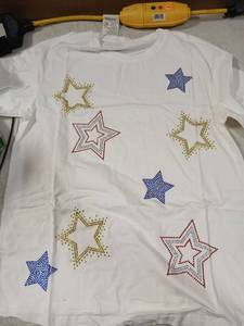 lot 42014 image: White T-Shirt with Rhinestone Star Design Size S - Retail $8