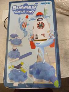 lot 42033 image: Space Theme Water Toy Playset - Retail $15
