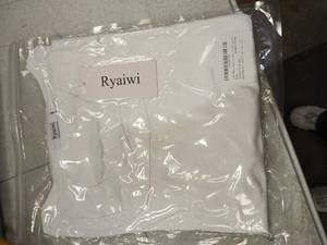 lot 42055 image: Ryaiwi White Ribbed Long Sleeve Shirt XXL- Retail $15