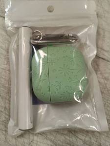 lot 42072 image: Green Floral Pattern AirPods Case with Keychain - Retail $5