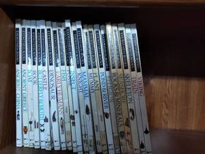 lot 5 image: DK Eyewitness Books Collection Set