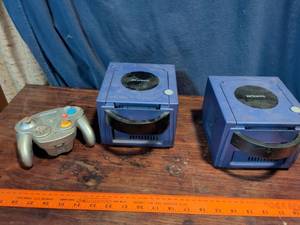 lot 62 image: Nintendo GameCube Console Bundle with Controller
