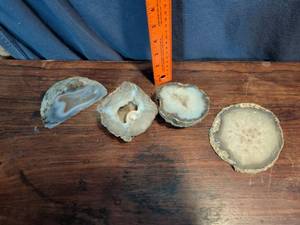 lot 77 image: Natural Agate Geode Collection Set