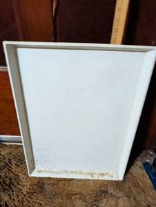 lot 114 image: Large white tray possible for an animal cage
