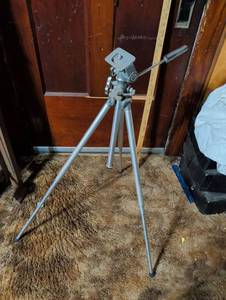 lot 115 image: Manon Model 500 Camera Tripod with Pan Tilt Head