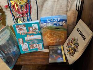 lot 117 image: Mixed Non-Fiction Book Collection - History, Science, and Art