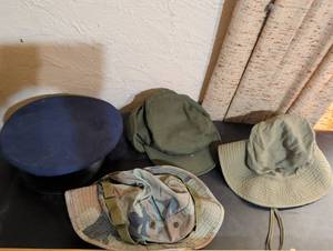 lot 161 image: Military Hat Collection Bundle