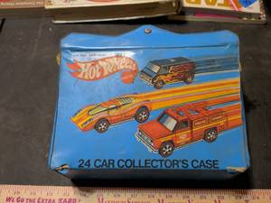 lot 169 image: Hot Wheels 24 Car Collectors Case with Die Cast Cars