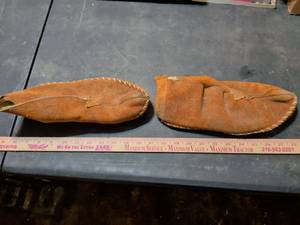 lot 170 image: Traditional Native American Moccasins Leather Footwear