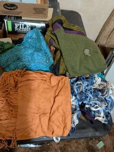 lot 267 image: Assorted scarfs