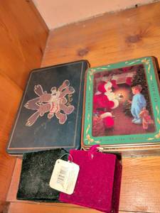 lot 274 image: Christmas Holiday Decorative Tin Set with Candles