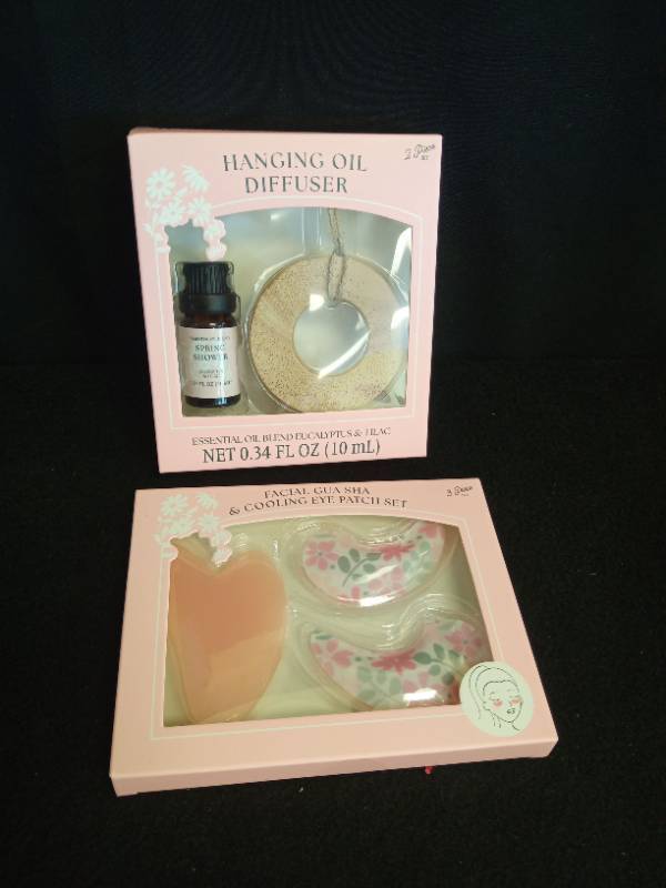 lot 2046 image: Spring Relaxation Gift Set - Oil Diffuser and Facial Care Bundle - Retail $24