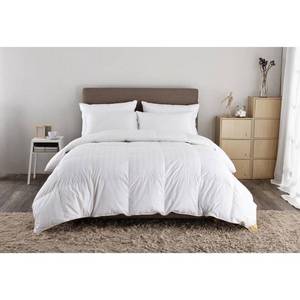 lot 1099 image: Puredown Premium All Seasons Goose Down Comforter  600 Fill Power Cotton Cover 500 TC Baffled Box White King Size