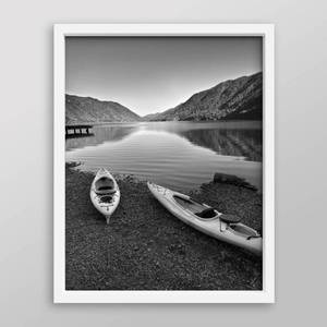 lot 1194 image: 16 x 20 Poster Frame White - Threshold Modern MDF Wall Art Display - Retail $28