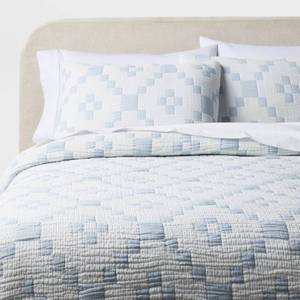 lot 1210 image: 3pc King Reversible Lightweight Matelasse Quilt and Shams Set Patchwork Blue - Threshold - Retail $79