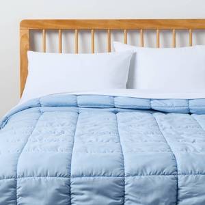 lot 1214 image: TwinTwin Extra Long Box Stitch Puffer Comforter Light Blue for Dorm - Room Essentials - Retail $40