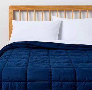 lot 1094 image: FullQueen Puffer Box Stitch Comforter Navy Blue for Dorm - Room Essentials SHIPPING DIRT PRESENT - Retail $40