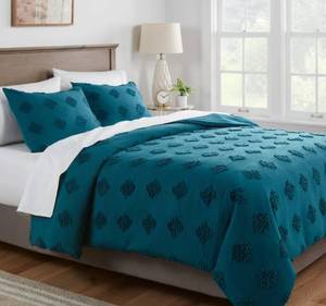 lot 1184 image: King Tufted Diamond Crinkle Duvet Cover Dark Teal Blue - Threshold Polyester, OEKO-TEX Certified, Machine Washable