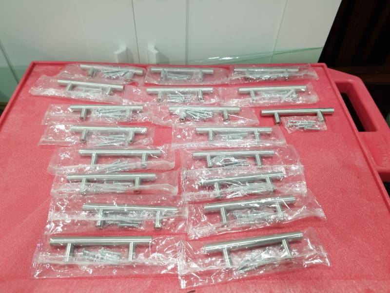 lot 3102 image: Stainless Steel T-Bar Cabinet Handles - Bulk Set