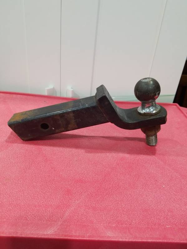 lot 3118 image: Trailer Hitch Ball Mount Assembly