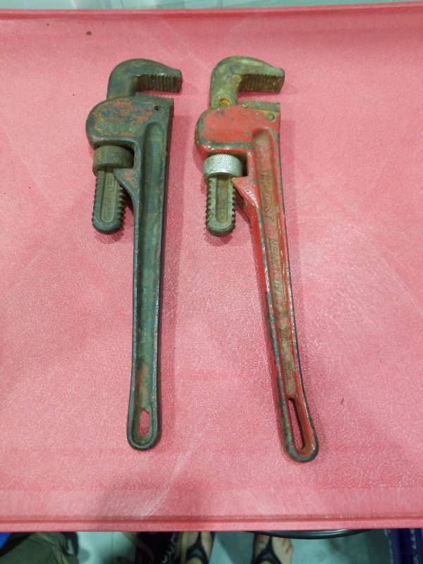 lot 3185 image: Heavy Duty Pipe Wrenches Set of 2