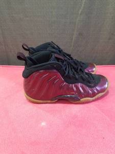 lot 11 image: Nike Air Foamposite One Maroon Basketball Sneakers Size 4.5Y