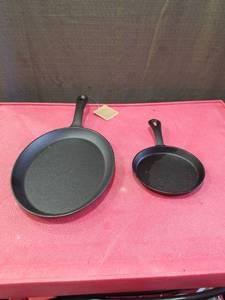 lot 3204 image: Cast Iron Skillet Set - Two Black Frying Pans
