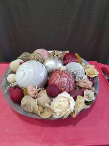 lot 3219 image: Decorative Bowl with Mixed Ornamental Spheres and Flowers