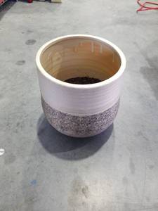 lot 3223 image: Large Ceramic Plant Pot with Textured Bottom