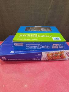 lot 3237 image: Disposable Party Tableware and Skewer Set Bundle