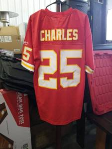 lot 3242 image: NFL Kansas City Chiefs Jamaal Charles #25 Football Jersey Size Large