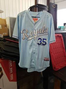 lot 3243 image: Kansas City Royals Eric Hosmer #35 Light Blue Baseball Jersey Size 48