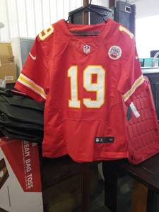 lot 3244 image: Nike NFL Kansas City Chiefs Jeremy Maclin #19 Red Football Jersey Size 40