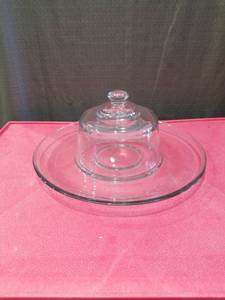 lot 3259 image: Anchor Hocking Presence Glass Cheese and Chip Serving Set