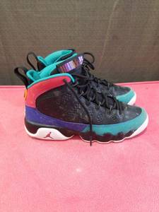 lot 3268 image: Air Jordan 9 Retro Gs dream It, Do It - 302359-065 - Size 4y