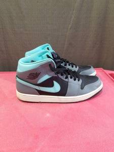 lot 3270 image: Nike Air Jordan 1 Mid Basketball Sneakers Size 13