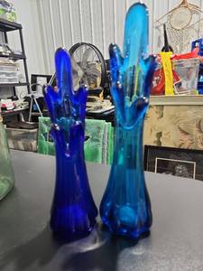 lot 3283 image: Blue Glass Cactus Decorative Figurines Set