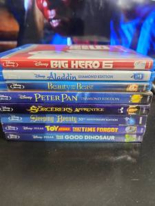 lot 3293 image: Disney Blu-ray Movie Collection 8 Films