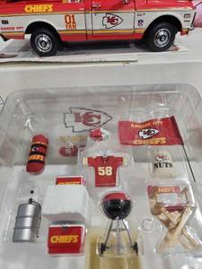 Kansas City Chiefs Danbury Mint NFL Die Cast Pickup Truck with Accessories Set