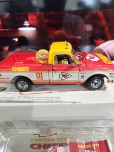 Kansas City Chiefs Danbury Mint NFL Die Cast Pickup Truck with Accessories Set