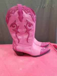 lot 3300 image: Pink Western Cowboy Boots with Cut-Out Details Size 10