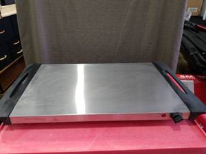 lot 3302 image: Kitchen Living Warming Tray