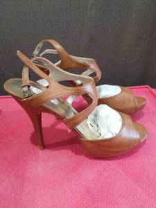 lot 3310 image: Simply Vera Vera Wang Brotwn Leather Platform Sandals Size 10