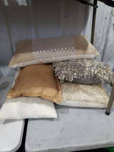 lot 3312 image: Designer Throw Pillow Collection Set